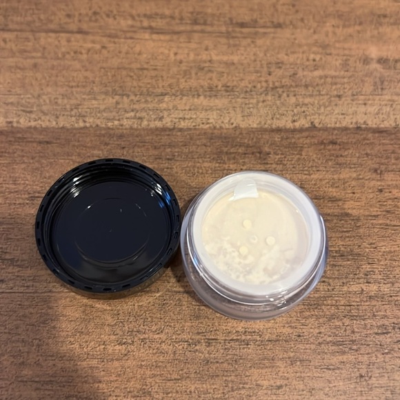 Laura Mercier setting powder translucent - Picture 5 of 5